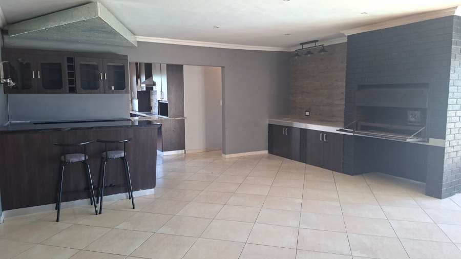4 Bedroom Property for Sale in Sunrise On Sea Eastern Cape